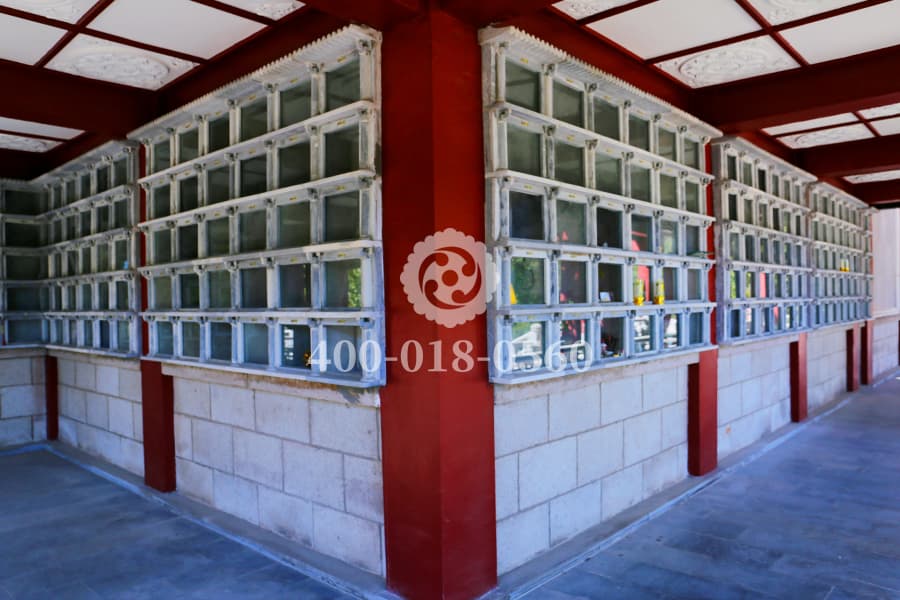 怀思堂室外壁葬