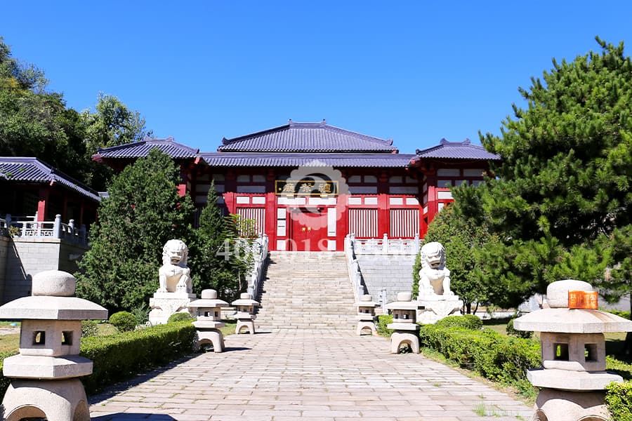 怀思堂正面景观