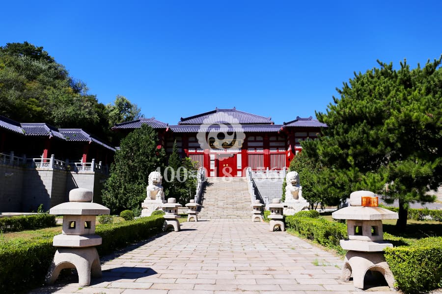 怀思堂外部景观