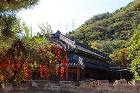 长城华人怀思堂：秦汉风骨犹存，名山傍水怀思桥