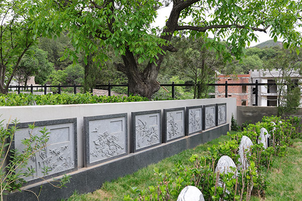 延庆长城华人怀思堂陵园是安葬逝者，祭奠亲人的优质场所