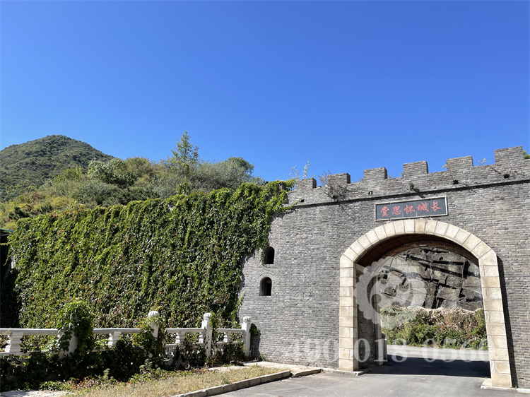 怀思堂墓地大门