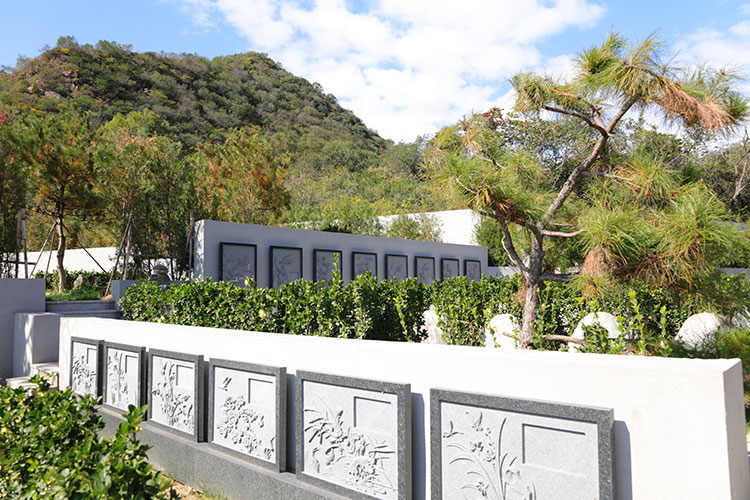 长城华人怀思堂户外壁葬