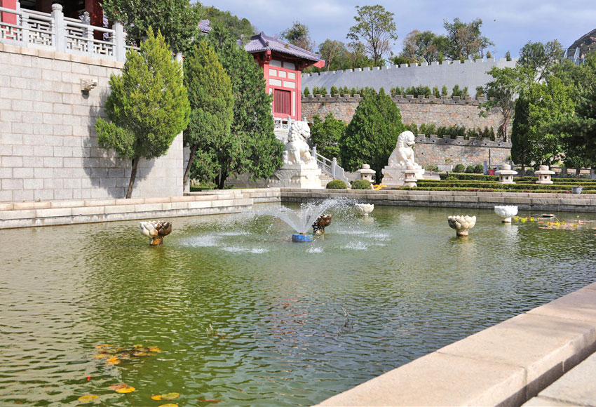 长城华人怀思堂荷花池